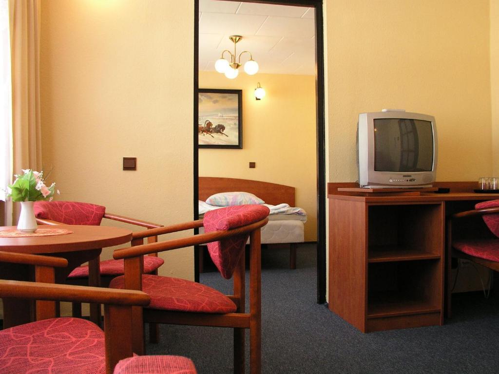 Hotel Lech Gniezno Quarto foto