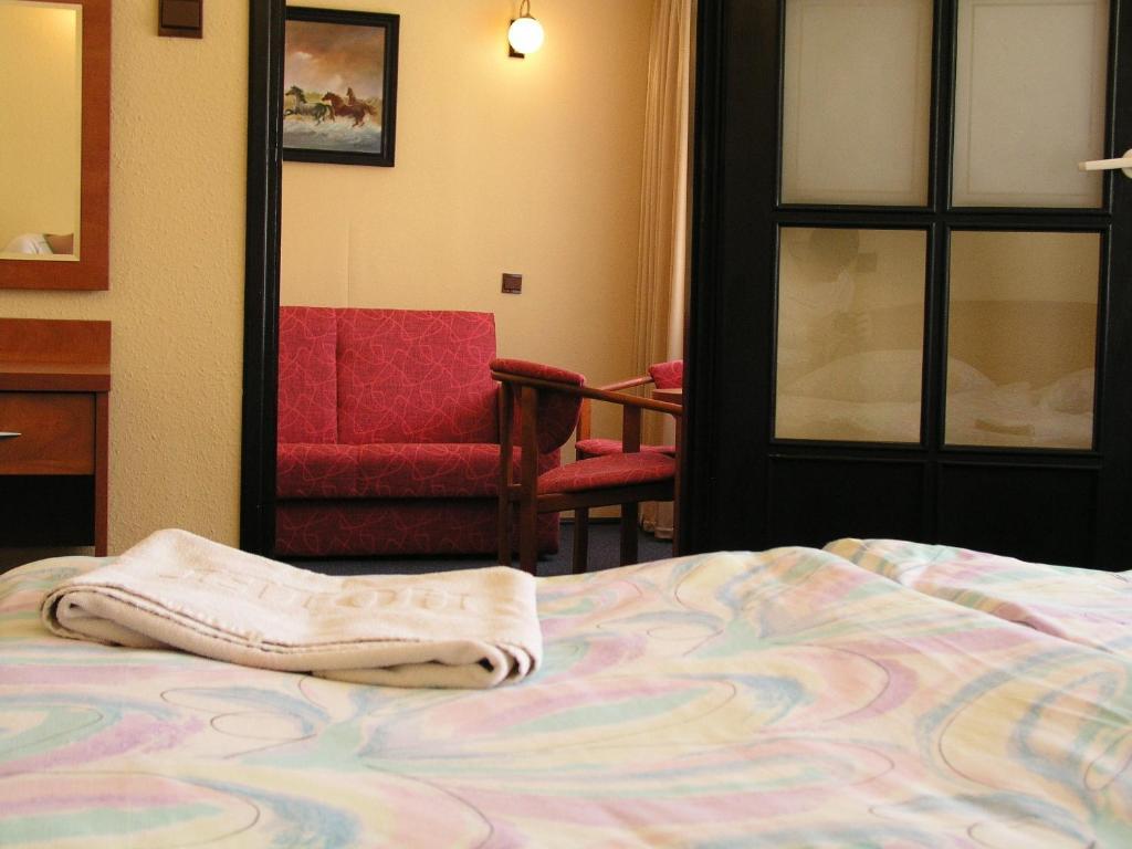 Hotel Lech Gniezno Quarto foto