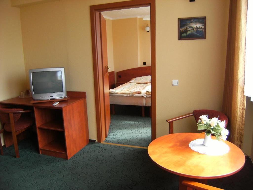 Hotel Lech Gniezno Quarto foto